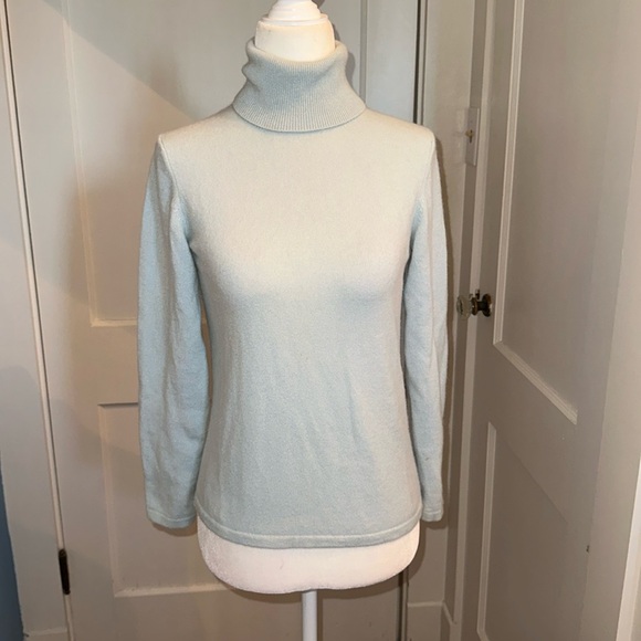 Vintage Sweaters - Women’s Classic Vintage Baby Ice Blue Turtleneck Sweater Size Small